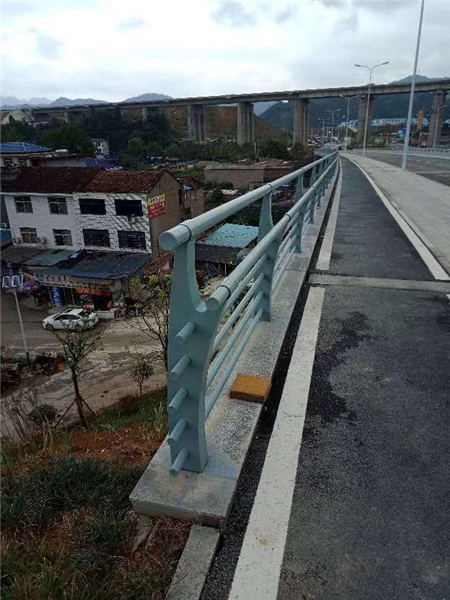 Q355D防撞护栏质量合格种类齐全