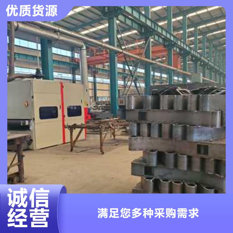 公路上的护栏随购随提货专注细节专注品质