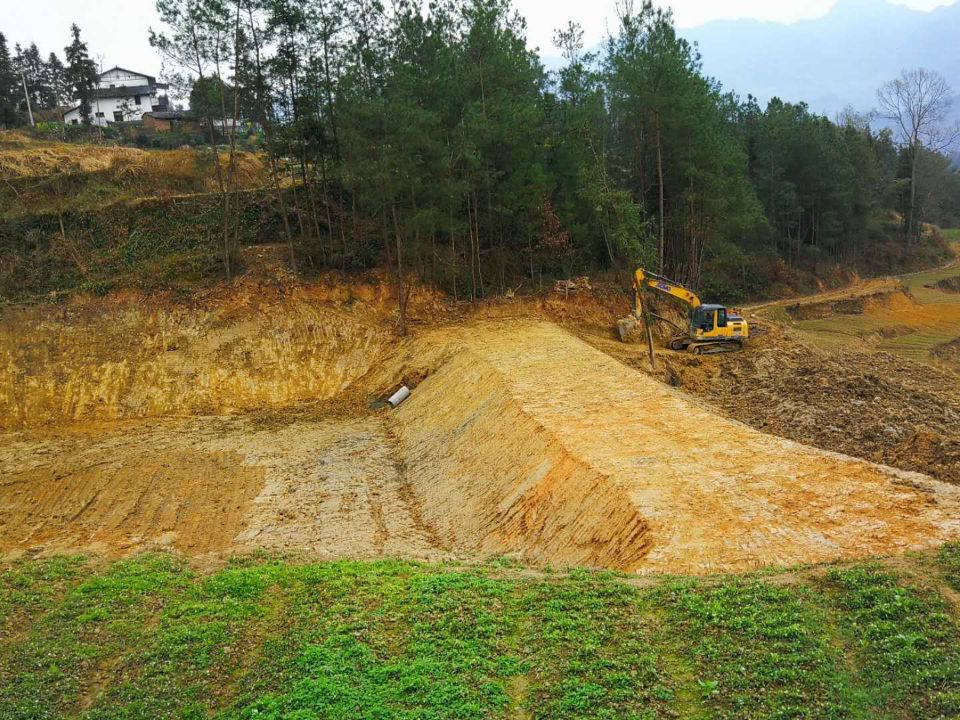 河道淤泥泥生物酶土壤固化剂来厂考察本地品牌