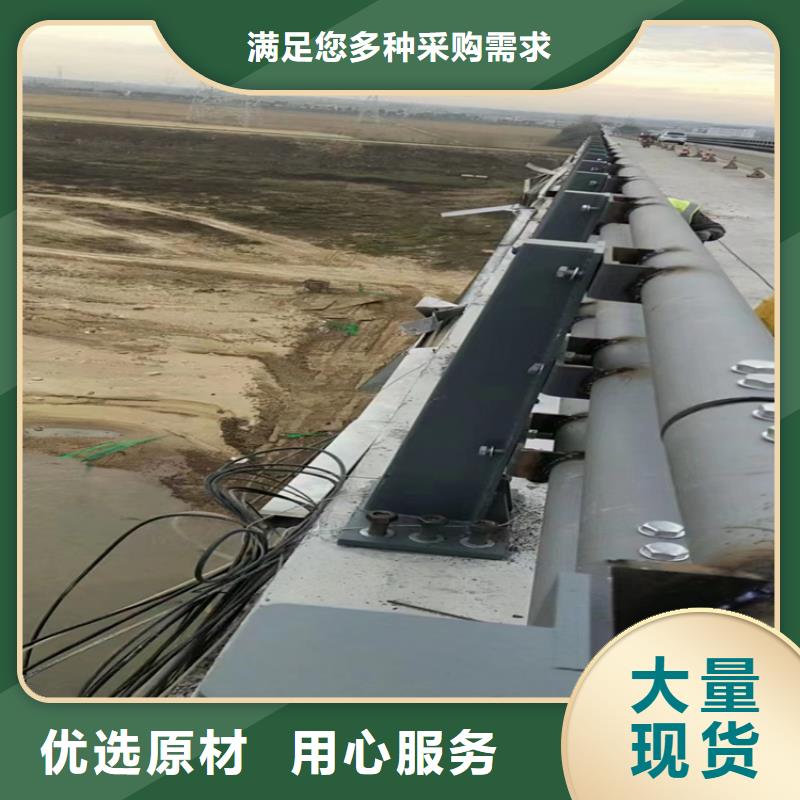 蓝色钢板护栏立柱表面光滑平整本地经销商