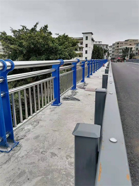 不锈钢复合管护栏厂家-宏达友源金属制品有限公司本地厂家