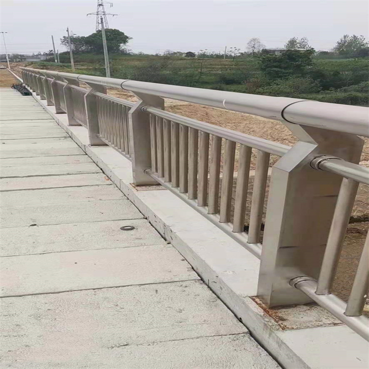 桥梁防护栅栏价格公道厂家销售