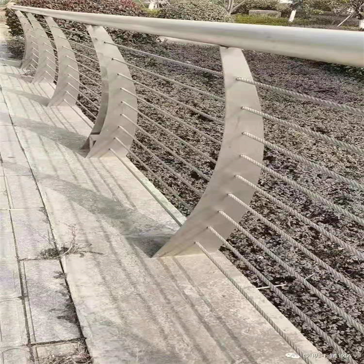 公路防撞护栏按需加工生产当地生产厂家