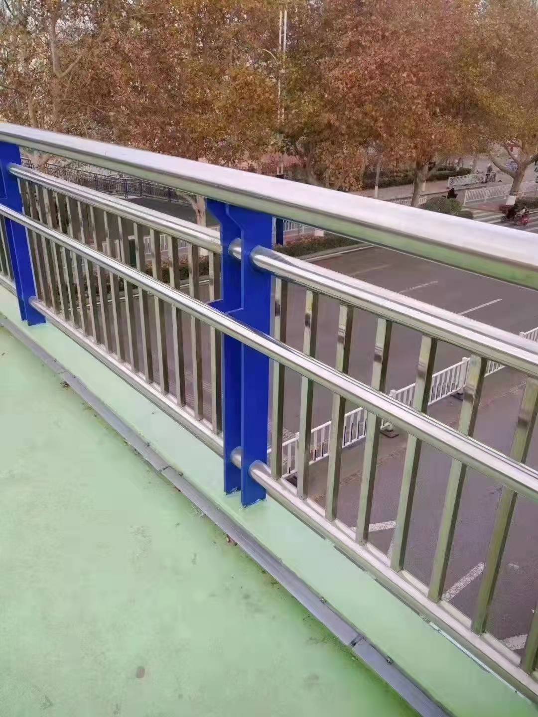 桥梁组合式防撞护栏批发经验丰富品质可靠