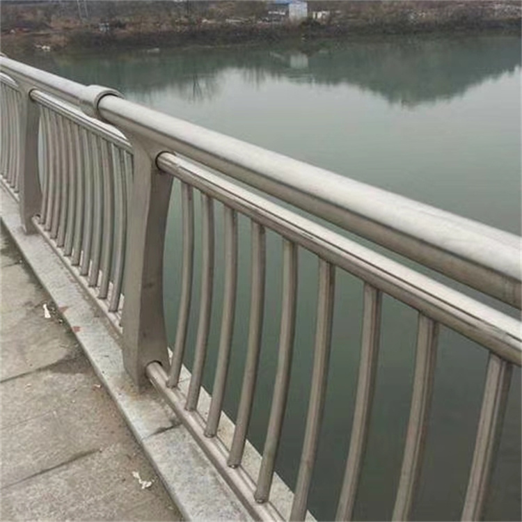 桥梁内侧防撞护栏加工价格工厂现货供应