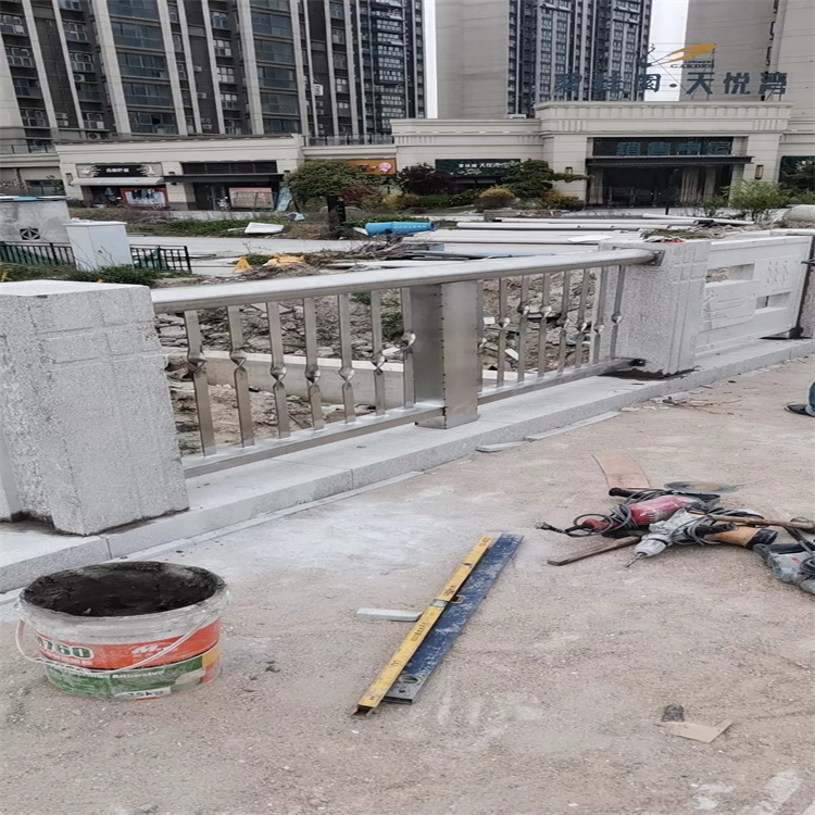 河道景观护栏护栏喷塑镀锌本地制造商