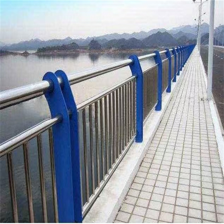 公路防撞护栏制作公司诚信商家服务热情