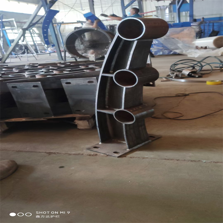 公路防护栏按需加工生产专业的生产厂家