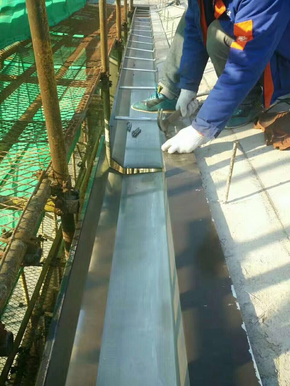 金属成品接水槽价格库存丰富
