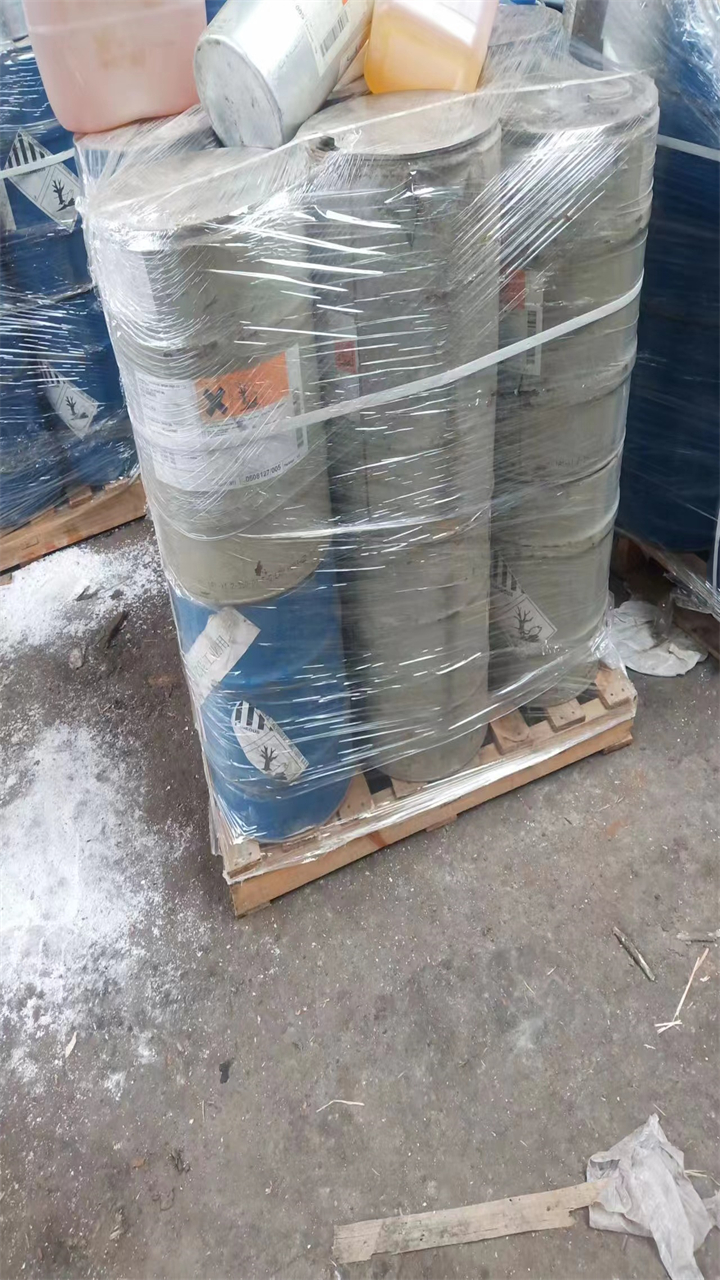 普宁回收道路标线漆的/24小时上门收购正规商家