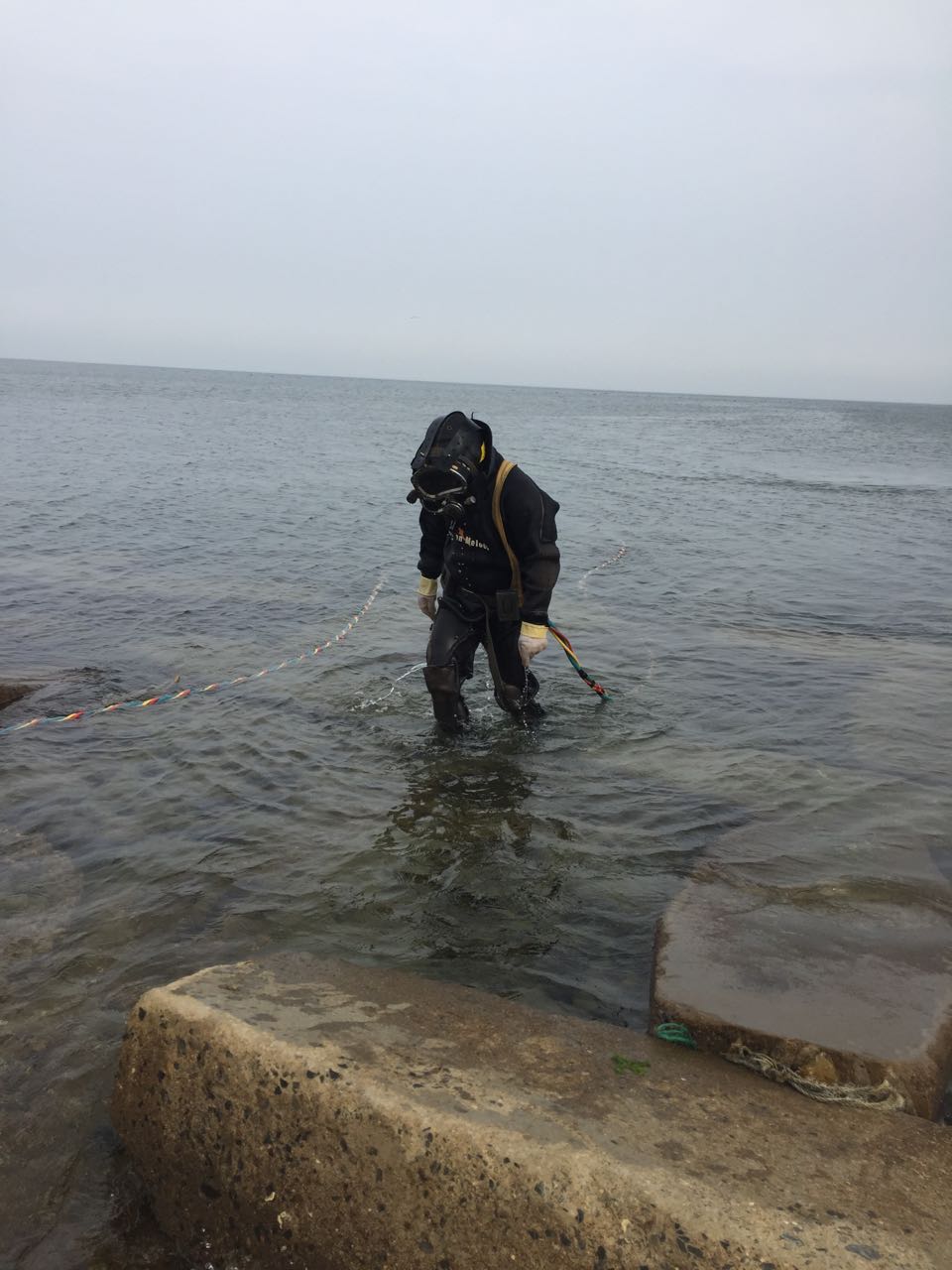 本地潜水公司<过河管道安装制作>-包满意品质保证