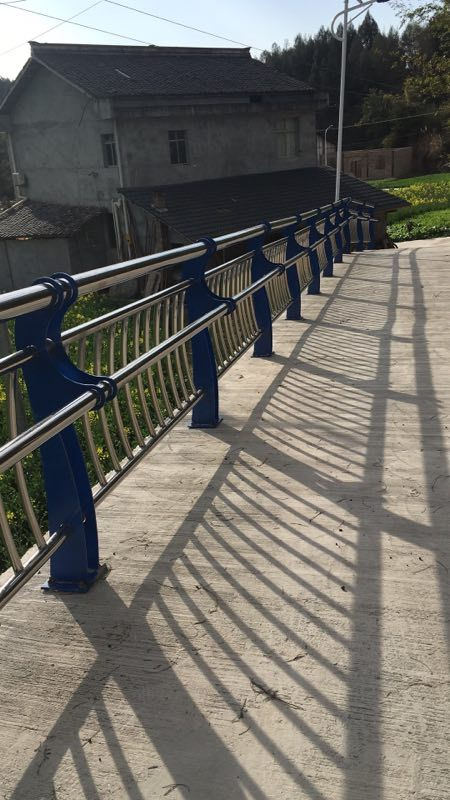 Q355B喷氟碳漆护栏批发价格