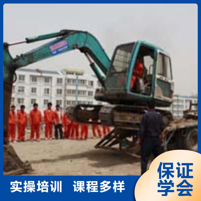挖掘机培训【虎振技工学校】手把手教学高薪就业
