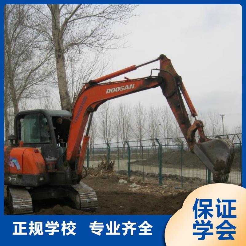 挖掘机操作_保定虎振招生电话就业高薪就业
