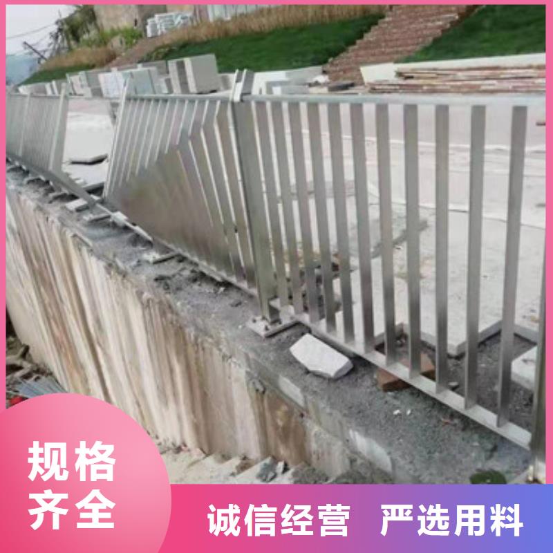 口碑好有实力价格便宜的钢管防撞护栏生产厂家超产品在细节
