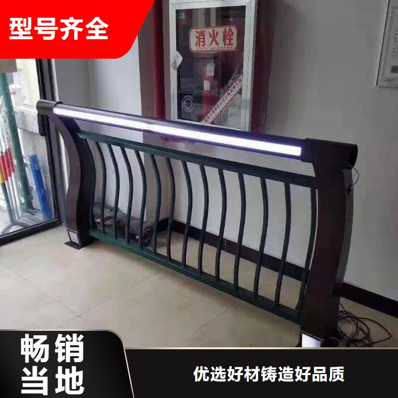 灯光护栏防撞钢板立柱护栏供货及时一周内发货