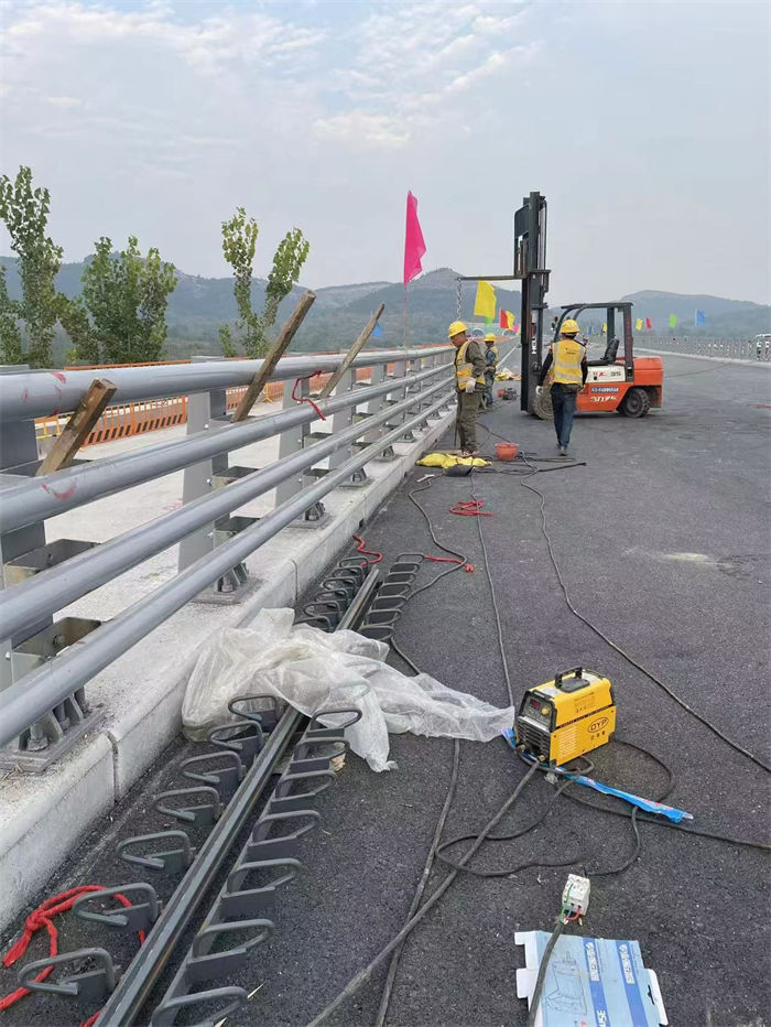 不锈钢复合管人行道栏杆认准实力工厂本地生产厂家