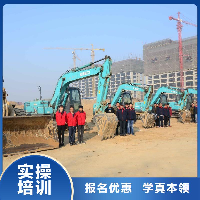 挖掘机培训_虎振招生电话就业快师资力量强