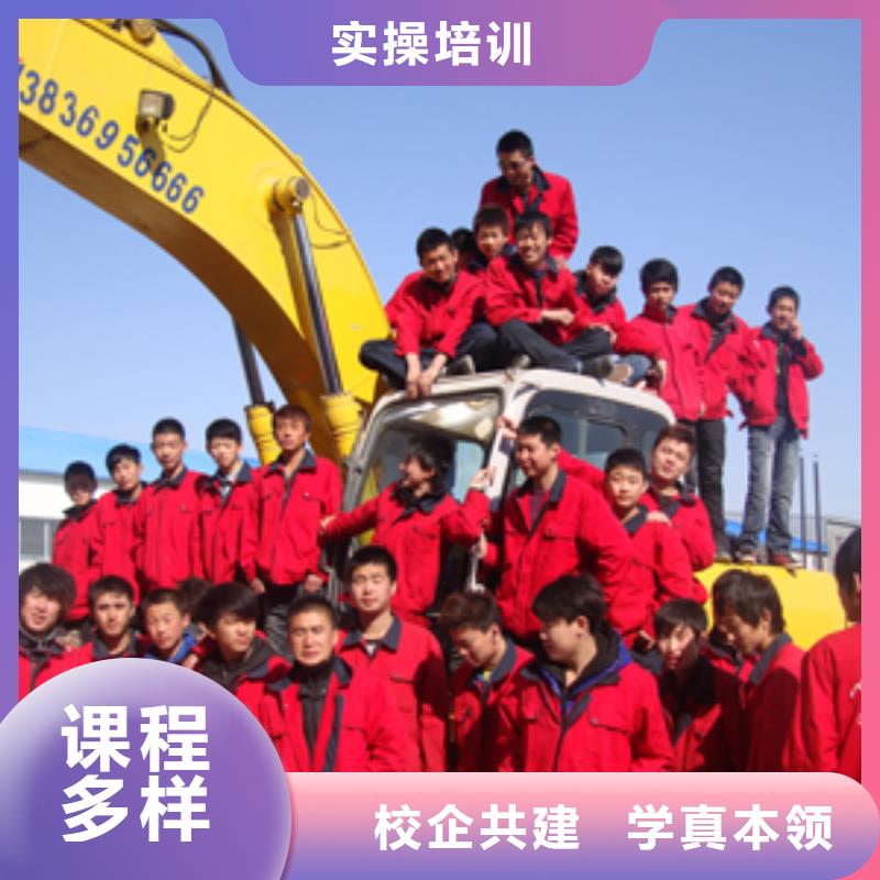 挖掘机培训保定虎振学校招生电话正规培训就业前景好