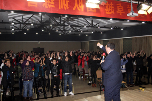 美容美发虎振叉车操作学校实操培训