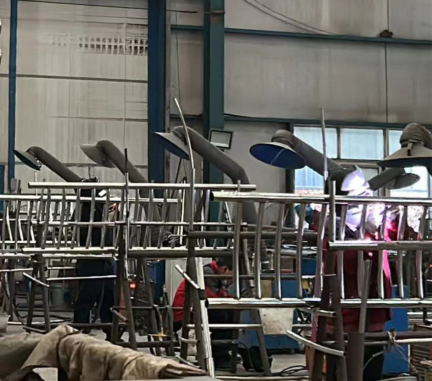 护栏镀锌波形护栏详细参数工厂现货供应
