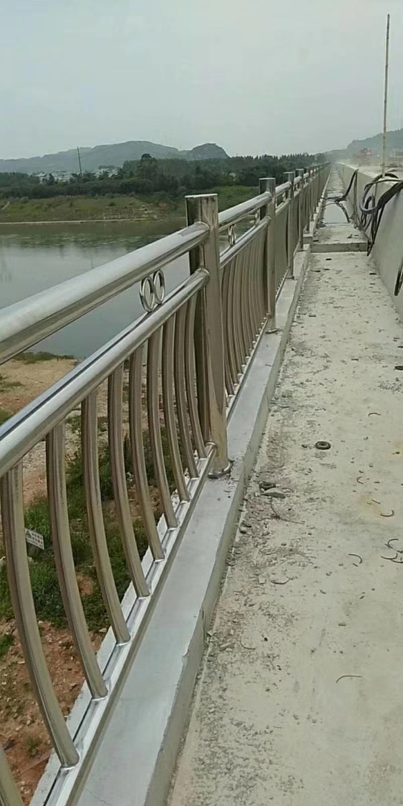 不锈钢复合管河堤护栏精工细致打造本地供应商