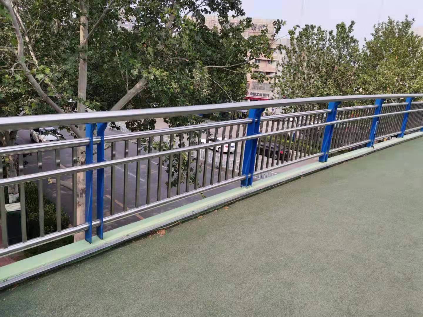不锈钢复合管桥梁护栏立柱厂家自营物流配送