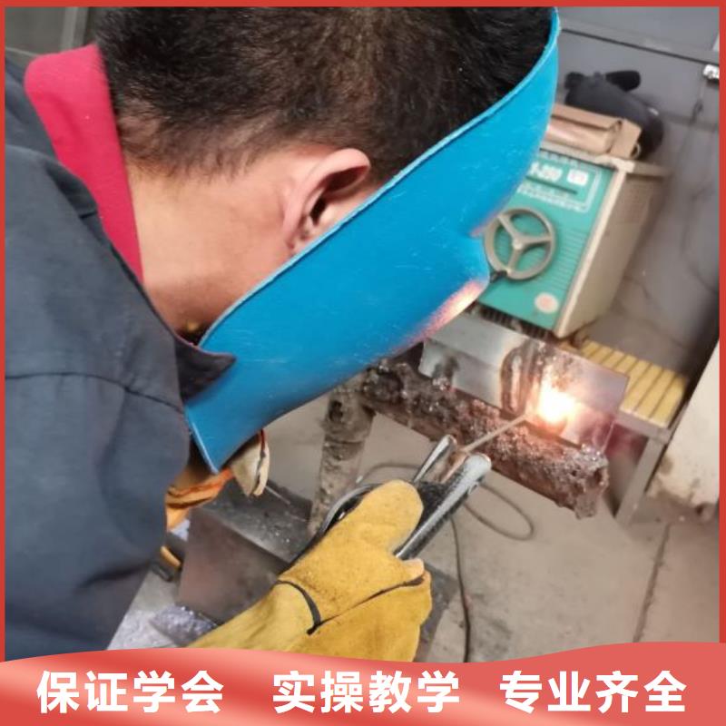 焊接学校学汽修学修车的技校校企共建手把手教学