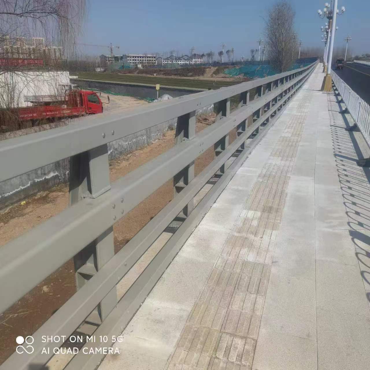 护栏立柱桥梁防撞护栏厂家当地供应商