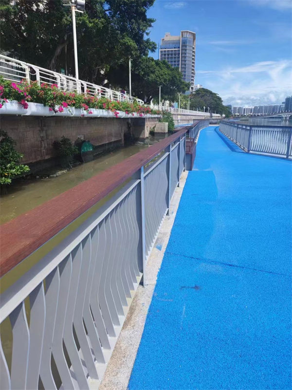 公司波形梁护栏现货实拍