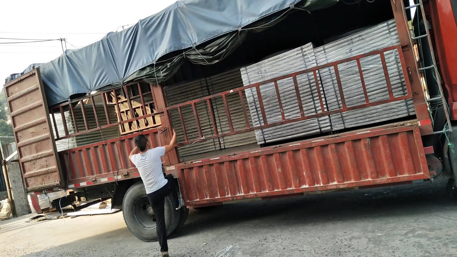 水箱圆柱形水箱实力雄厚品质保障本地经销商
