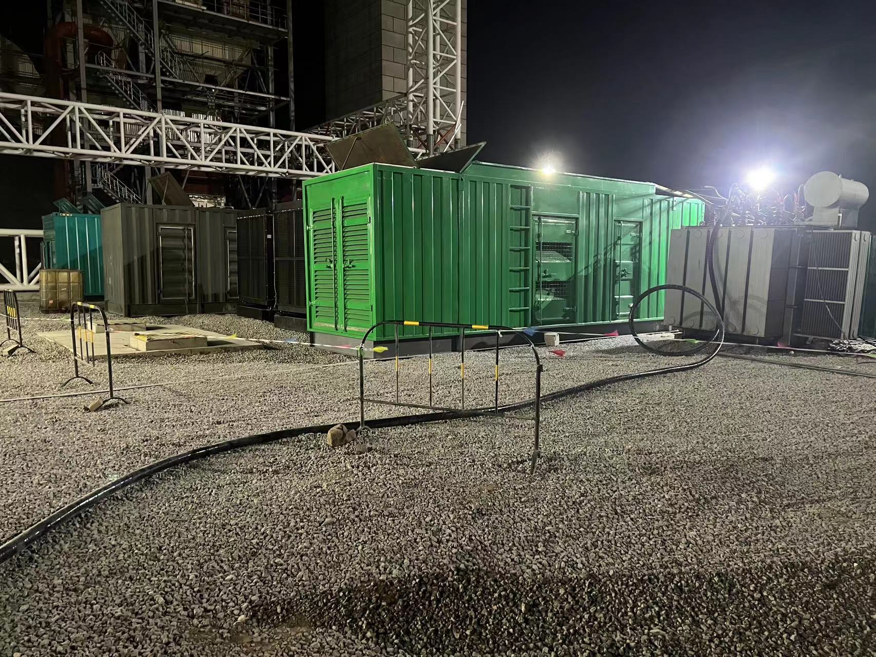 深圳龙岗街道租用发电机电话（
1600KW发电机出租）
