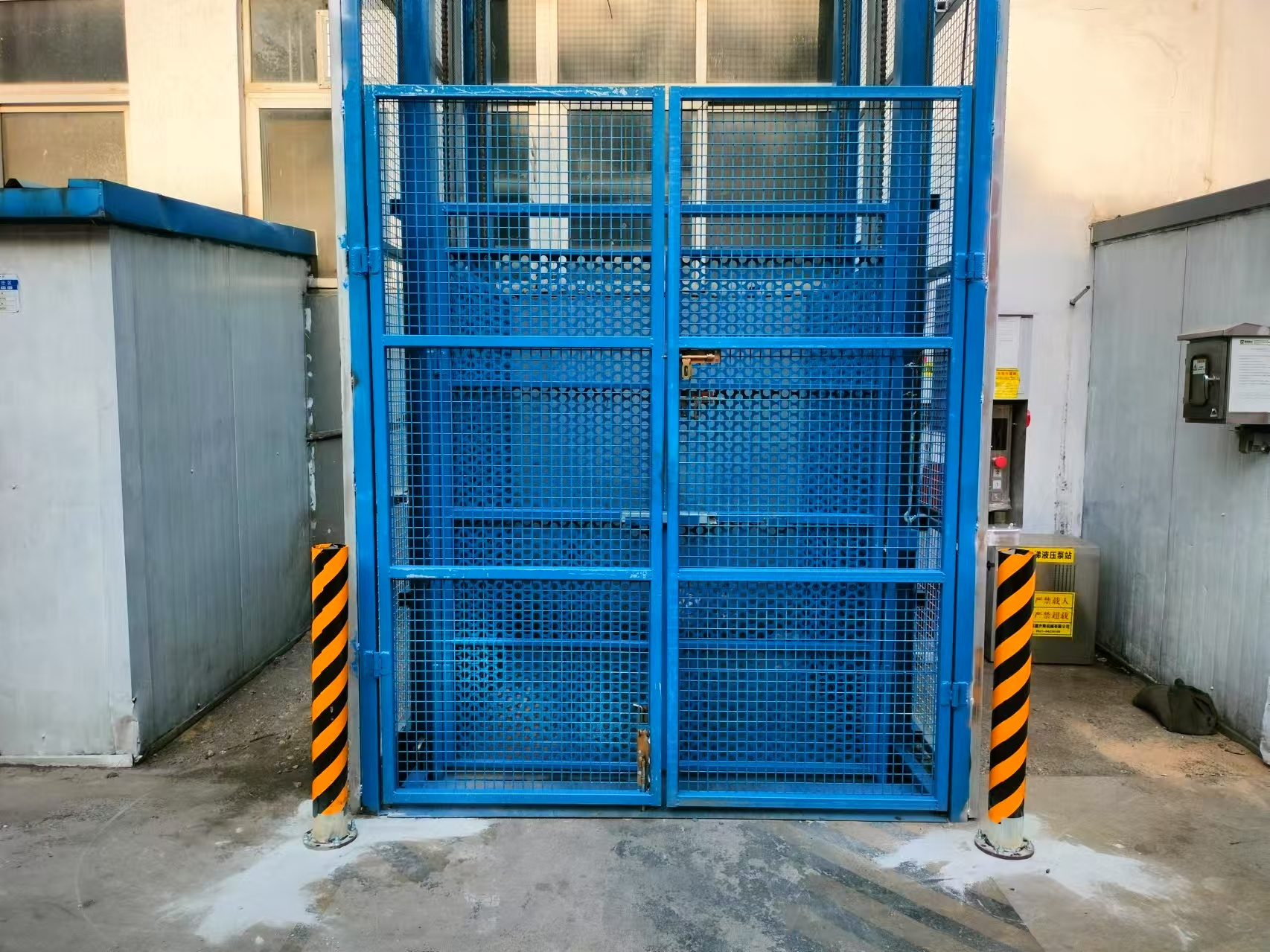 山东导轨式升降机供应厂家工艺先进