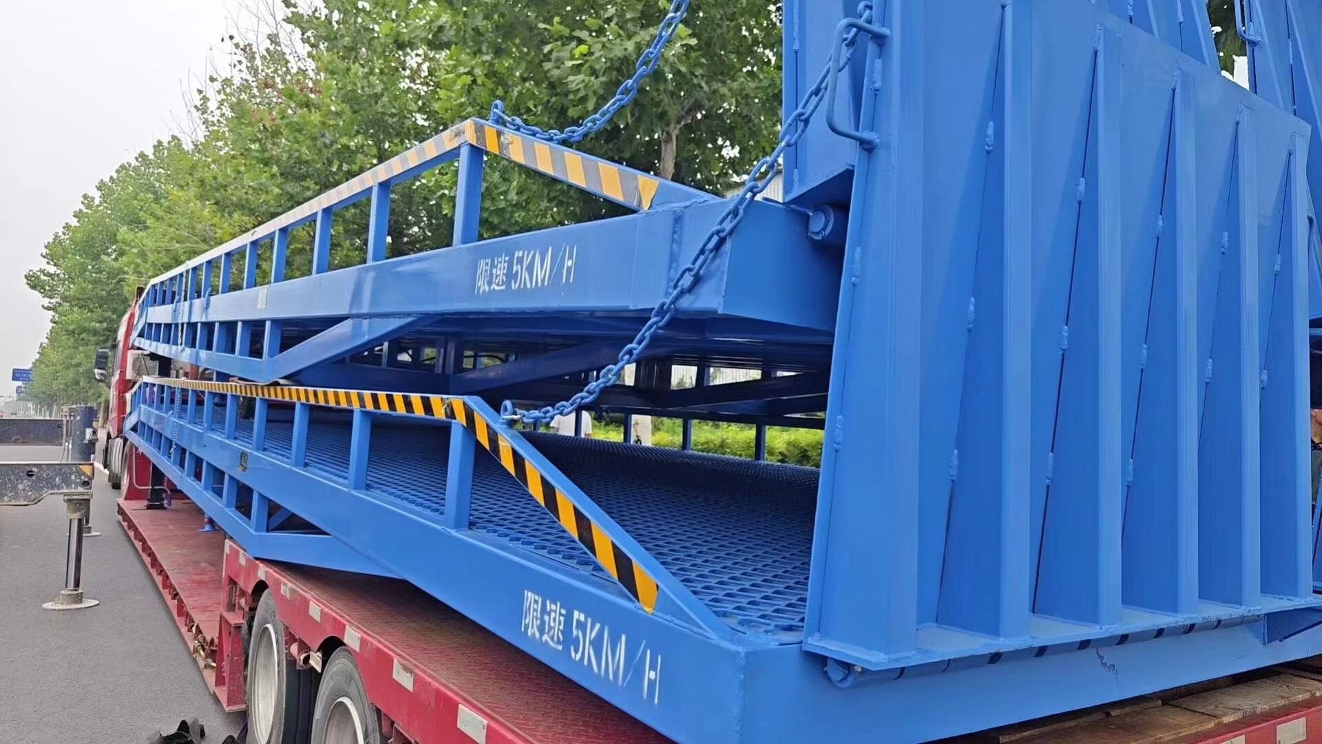 8吨移动式登车桥价格供应应用广泛